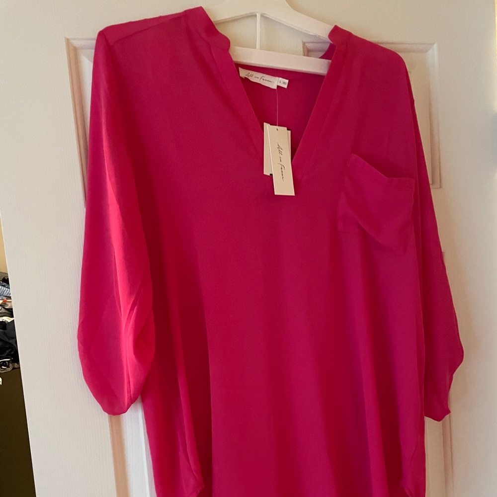 Bright pink tunic/top. Comfy/flowing top